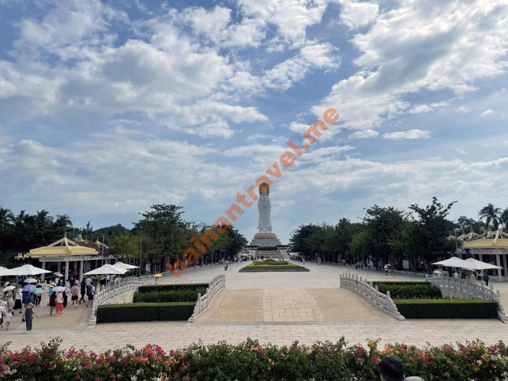 Статуя Гуанинь в центре буддизма Наньшань