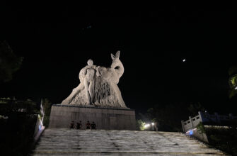 Парк Олень повернул голову