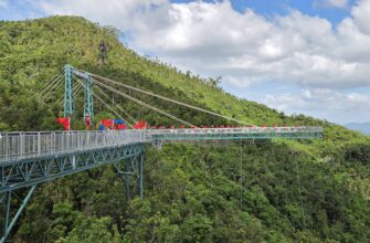 Парк Янода на Хайнане, стеклянный мост